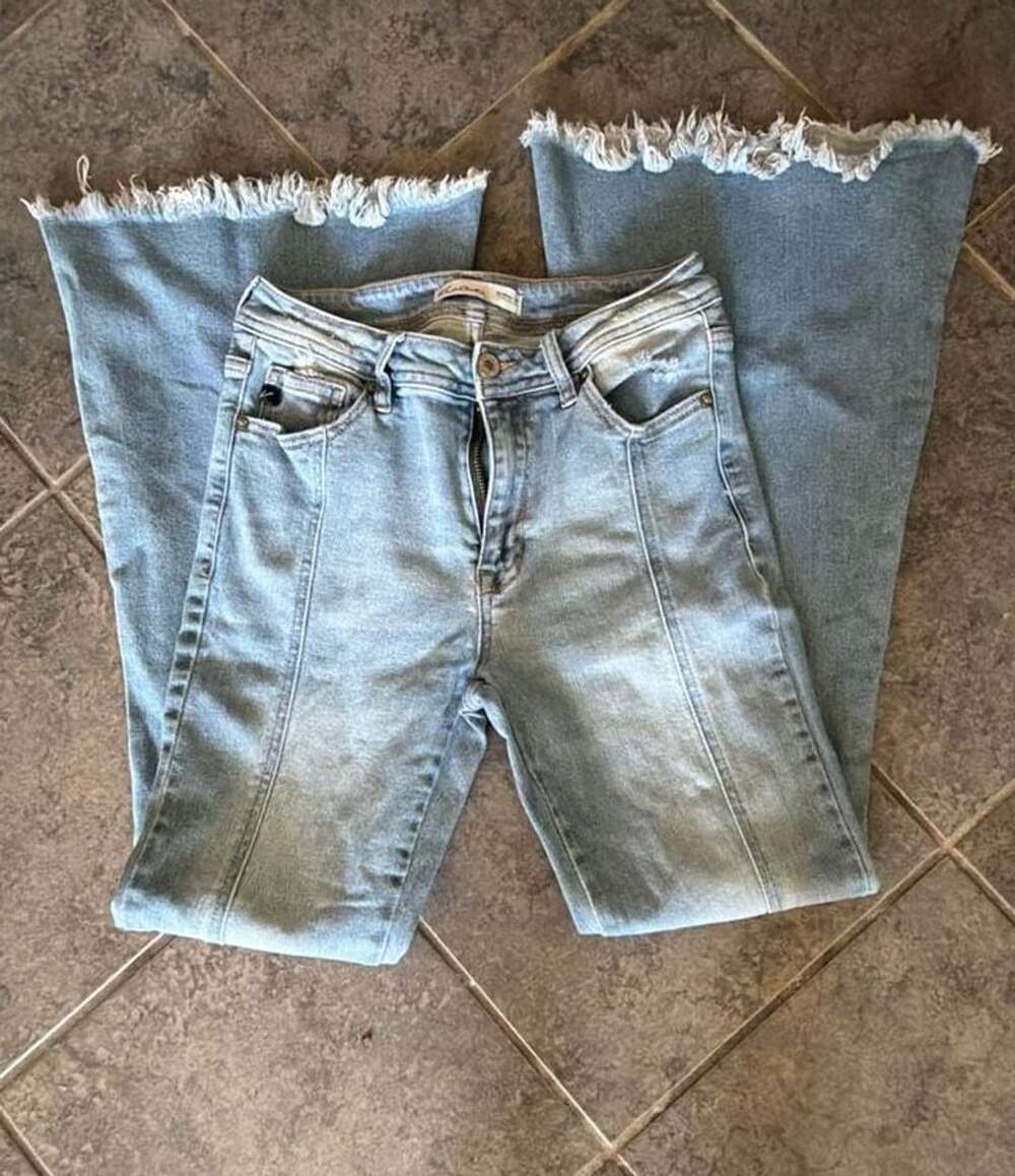 260 KanCan High Rise Raw Hem Flare Jeans Size 26